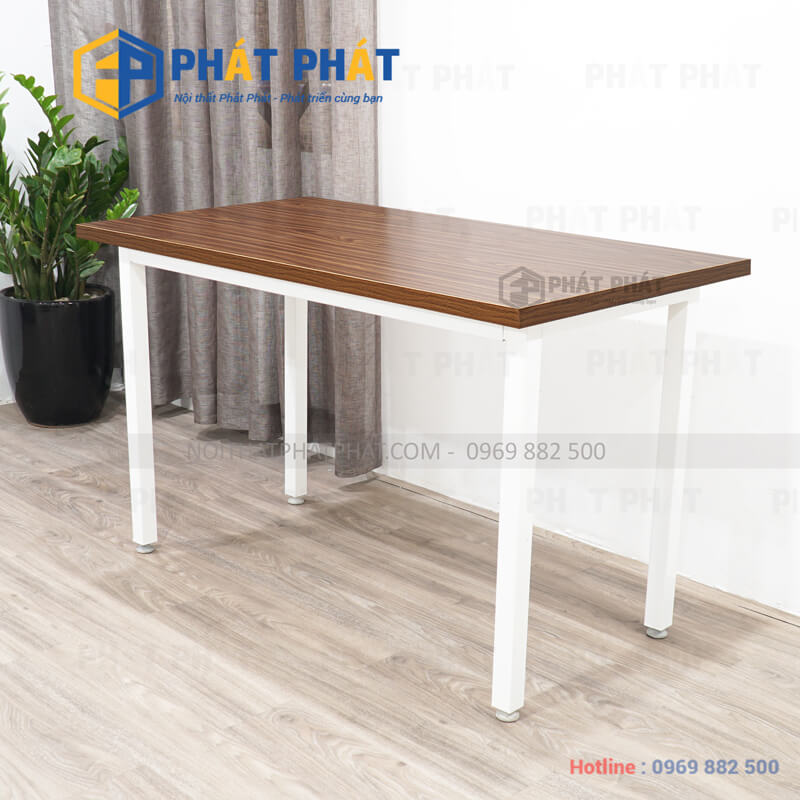 Bàn làm việc 4 chân